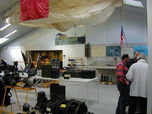 Bij Minicamping de Kei is het crash museum, liggen onderdelen van neergestorte vliegtuigen zoals vliegtuigmotoren, propellers, landingsgestellen, stukken vleugels, vliegtuigmunitie